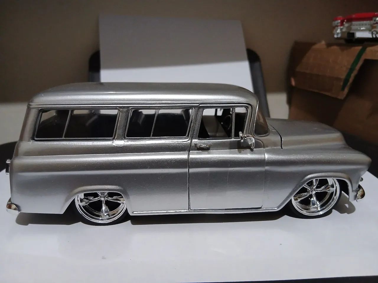 Miniatura Suburban 1/24 - Foto 5