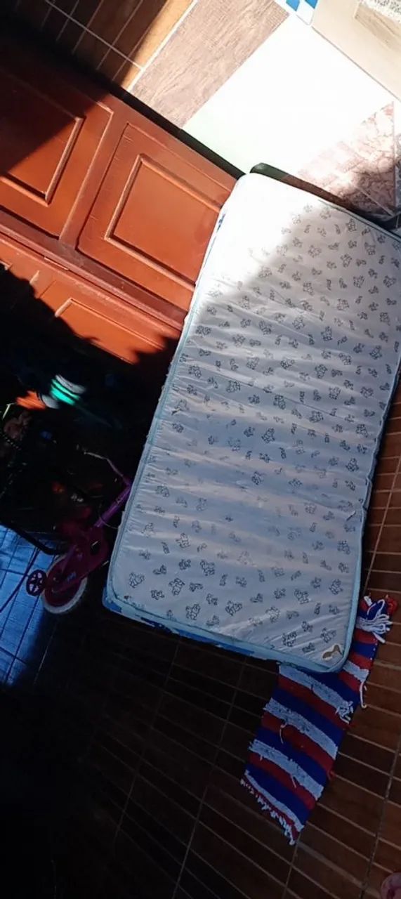 Vendo esse colchão de berço usado porém conservado 