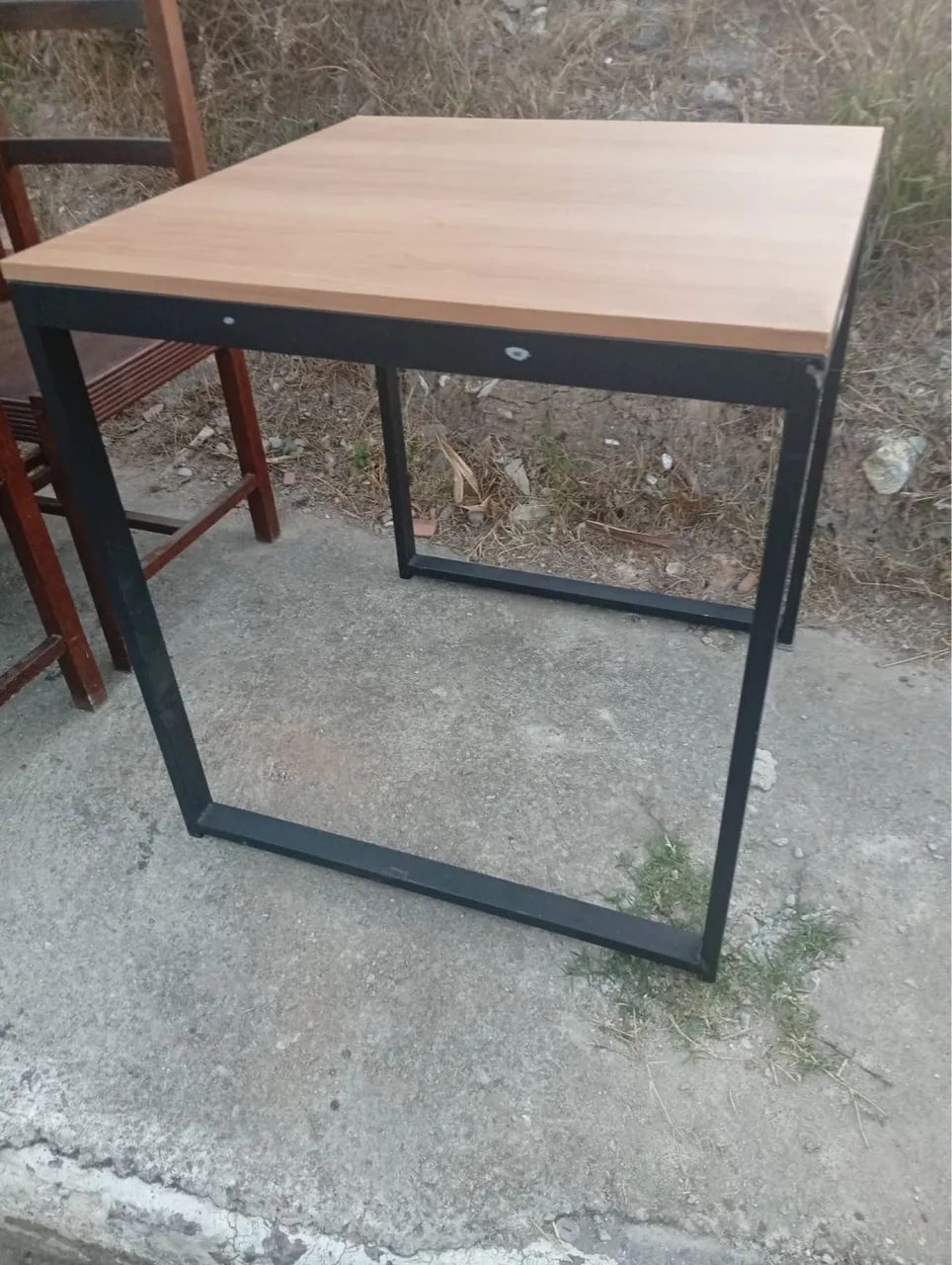 Mesa quadrada em ótimo estado  - Foto 5