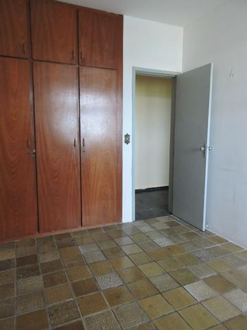 Apartamento com 3 Quartos para Alugar, 130 m² por R$ 800/Mês - Foto 9