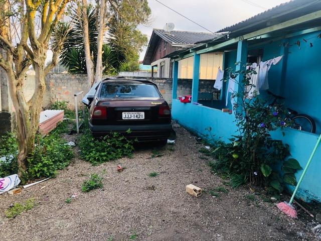 Vende-se casa 3 quartos sala de estar cozinha e 1 banheiro no bairro São Marcos