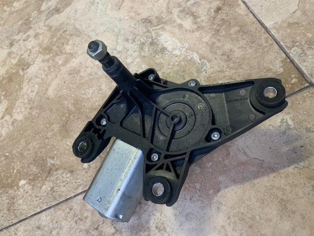 Motor limpador tampa traseira gm onix original - Foto 3