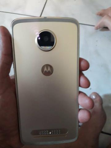 Moto z2 play