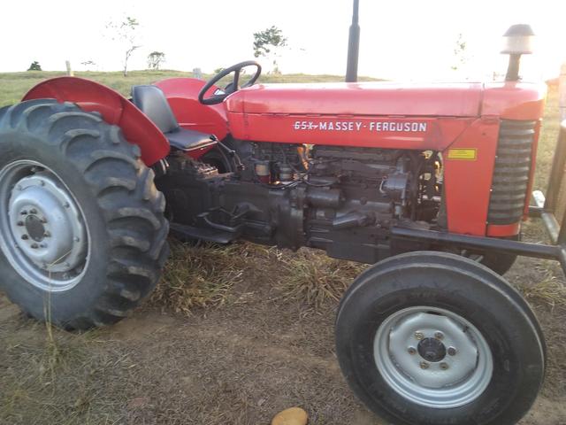 Vendo ou troco um trator Massey Ferguson 65X