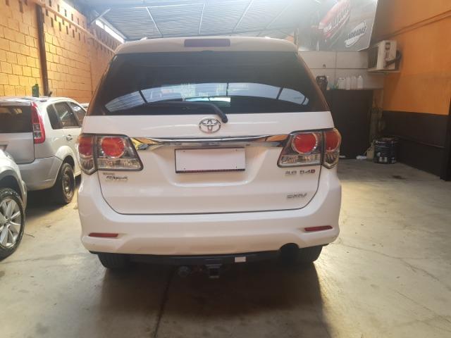 Hilux SW4 SRV 7 Lugares 4x4 automatica Diesel - Foto 3