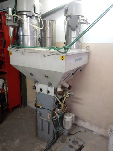 Dosador gravimetrico Piovan para até 4 tipos de materiais
