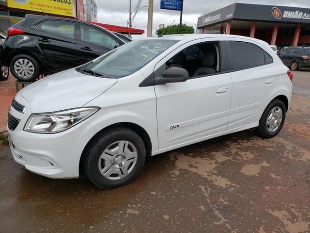 Ônix LT 1.0 completo 2015 $ 31.900