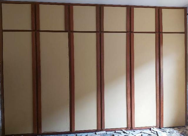 Guarda-roupas usados, em madeira planejado.
