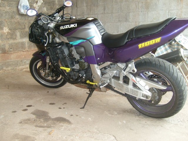 VENDO 2 SUZUKI GSXR 1100W 97 E GSXR 750W 96 $17.000,00