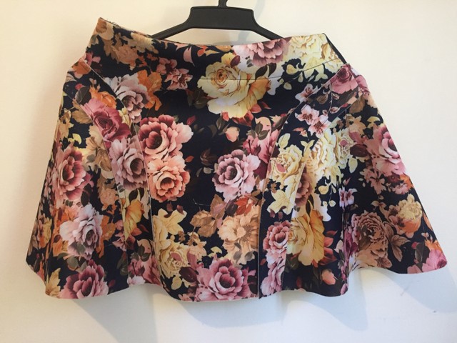 Saia curta floral TAM P