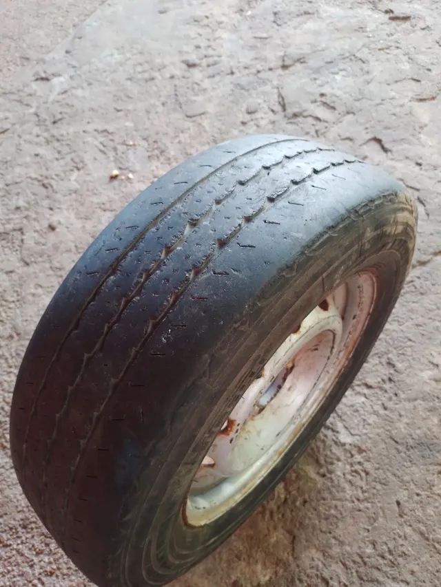 Vendo pneu aro 15