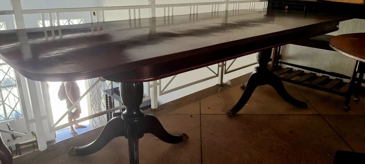 Mesa de Jantar de Madeira Maciça