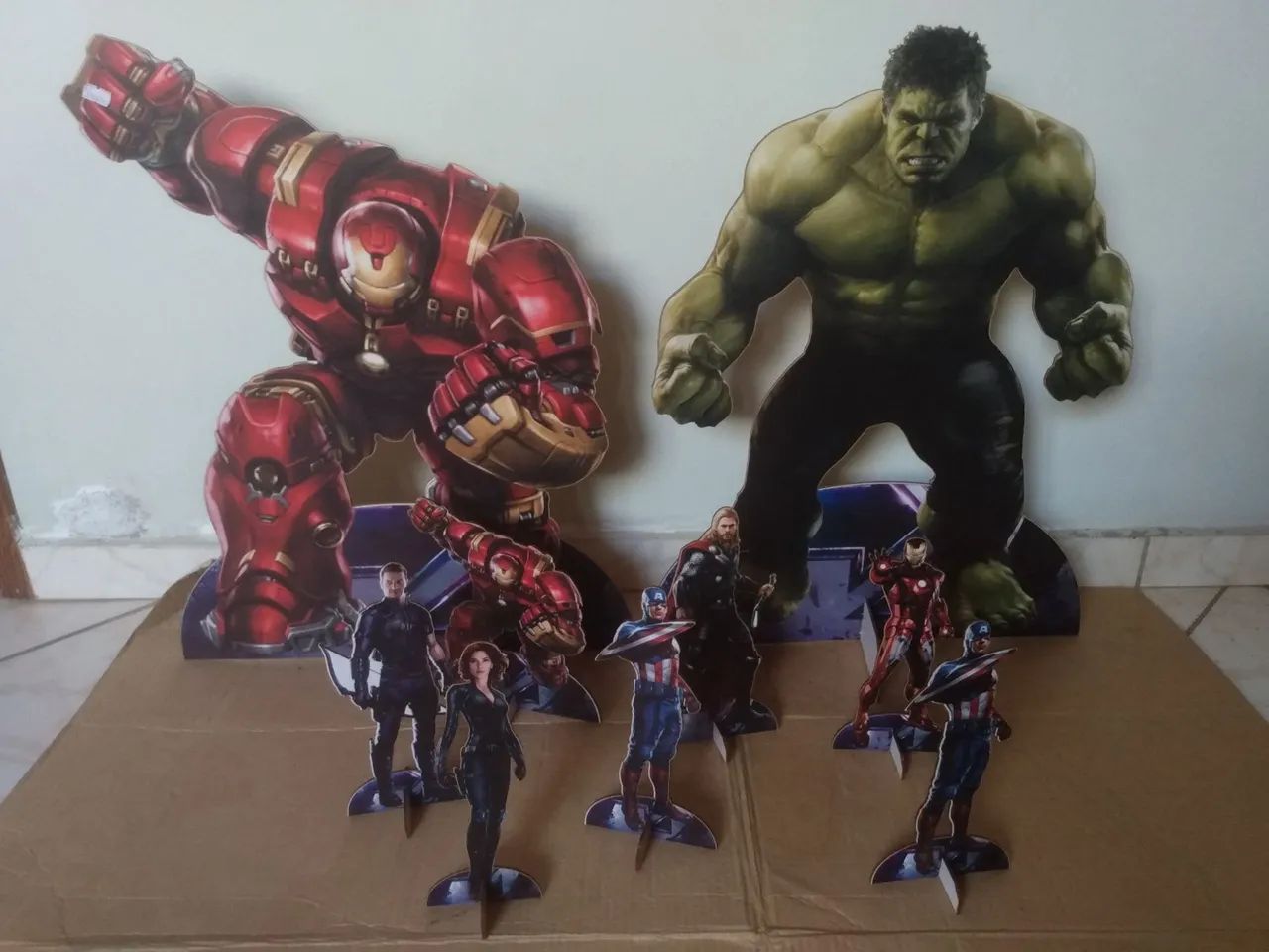 Totens em MDF dos Advengers para festas infantis 