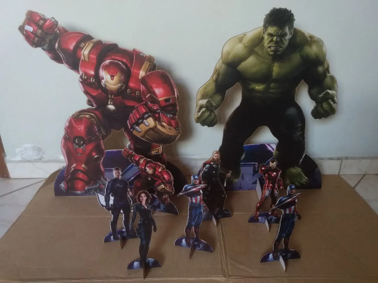 Totens em MDF dos Advengers para festas infantis