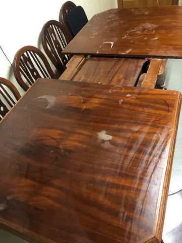 Mesa em mogno