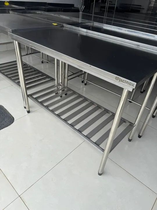 Mesa inox 1.20x0.55 em OFERTA... - Foto 2