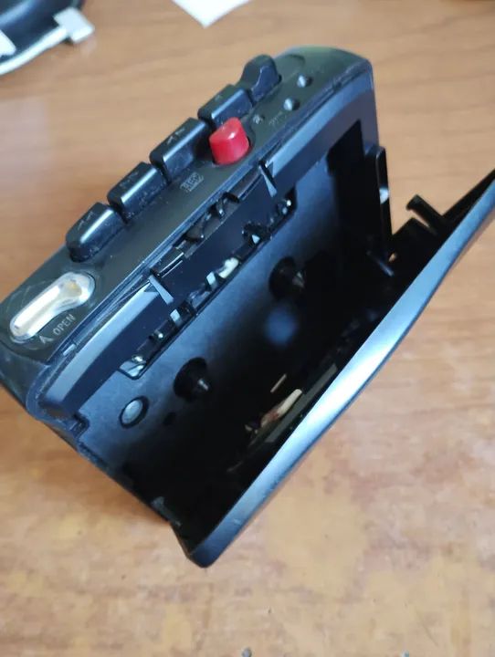 Walkman Rádio Gravador de Cassete Panasonic RQ-A171 com alto-falante na porta - Foto 2