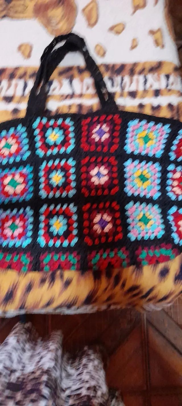 Vendo uma bolsa e uma saia de  crochr