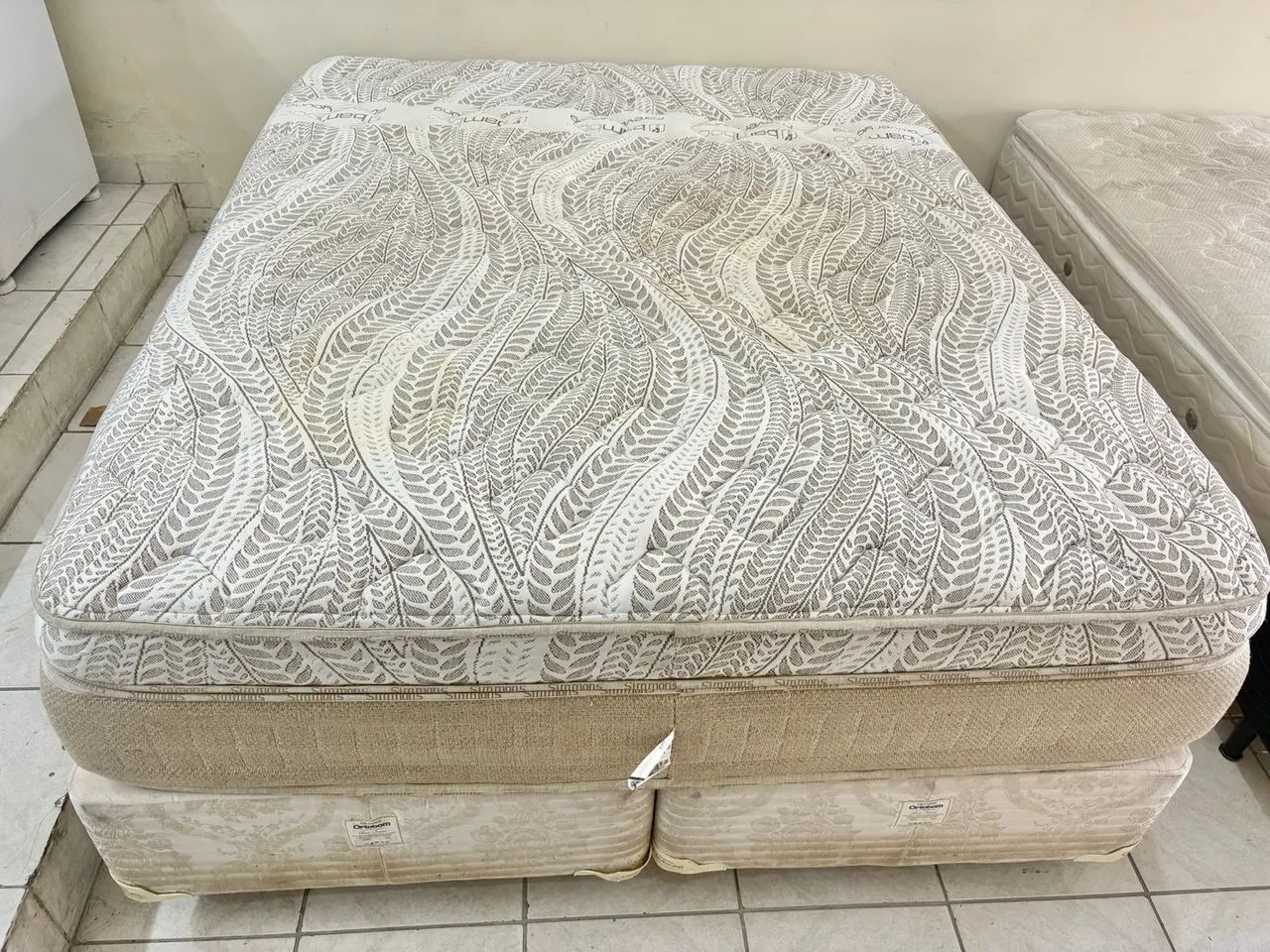 Cama box de casal Queen , cama Queen size Simmons  - Foto 4