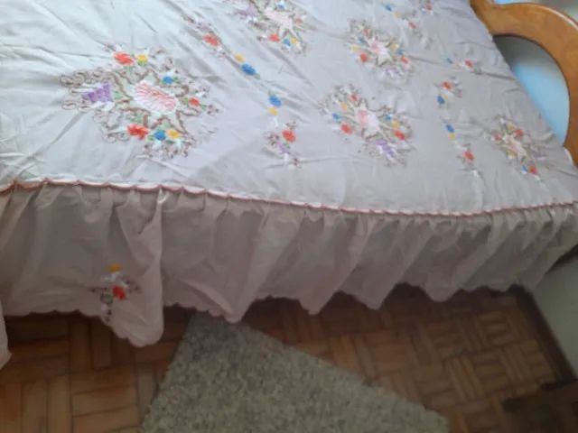 colcha de cama casal bordada a mão antiga. - Foto 2
