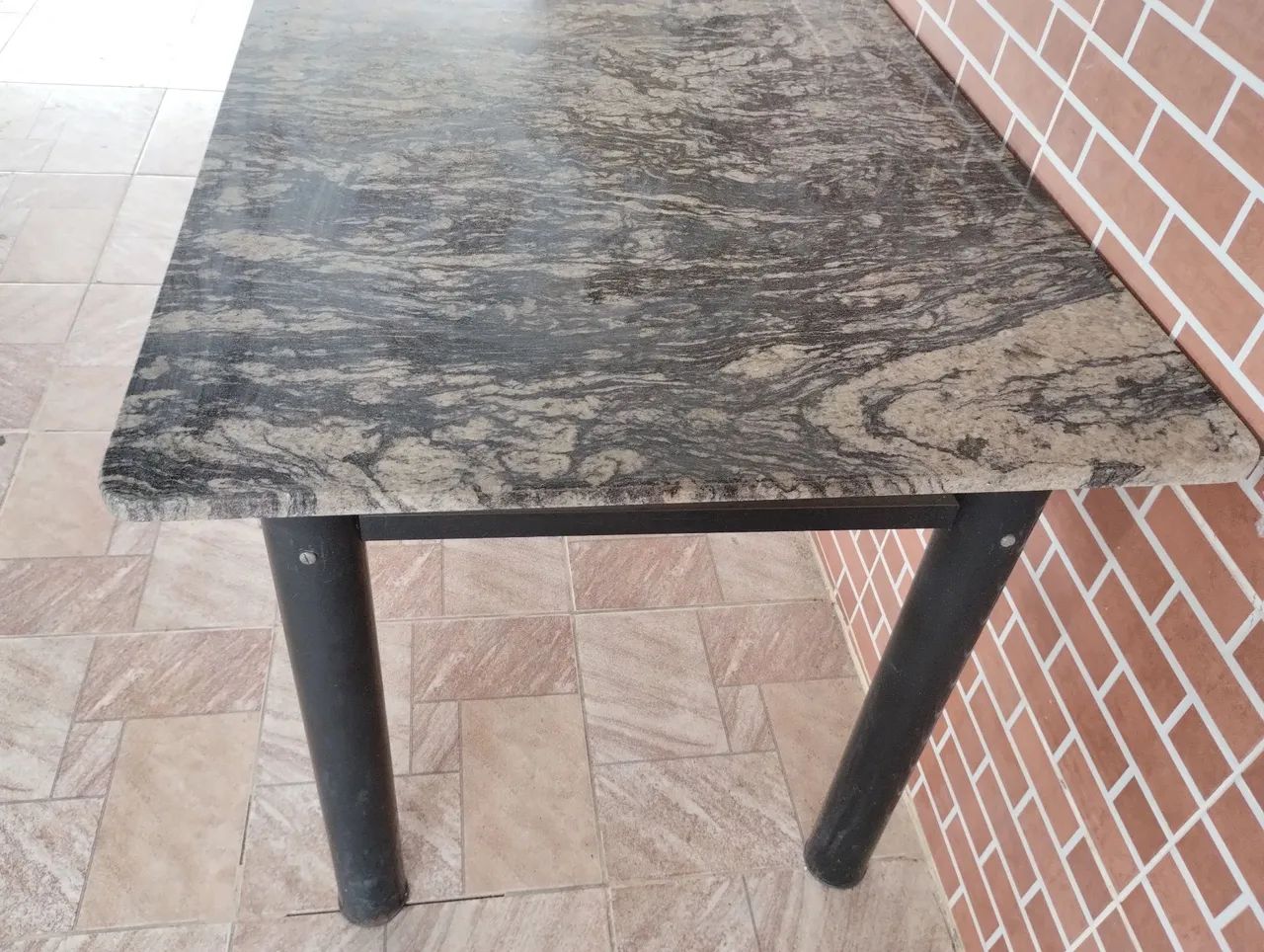 Mesa de granito  sem cadeiras pesada ótimo estado usada Alt 78 largura 80 comp 1,40