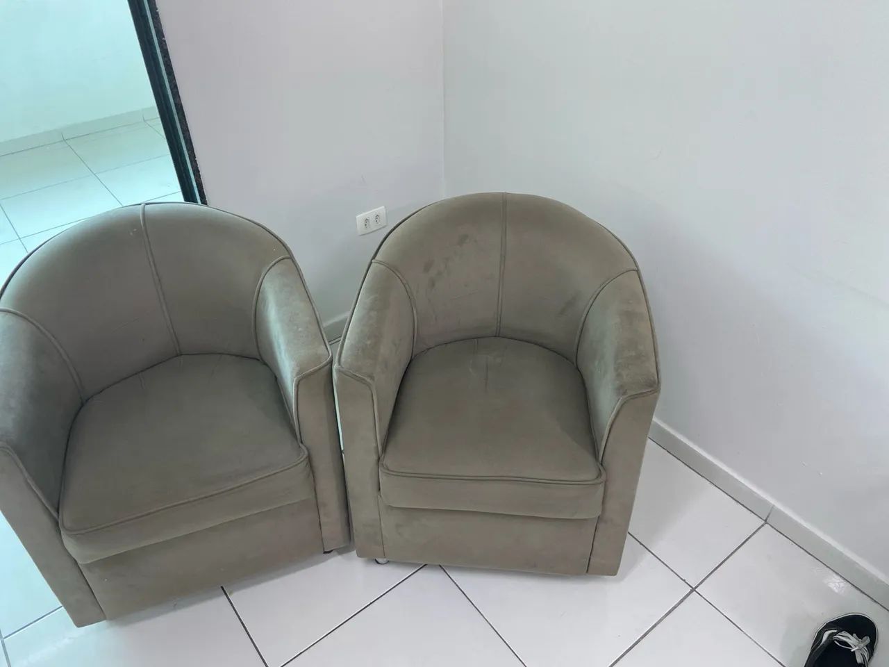 Poltronas confortáveis.