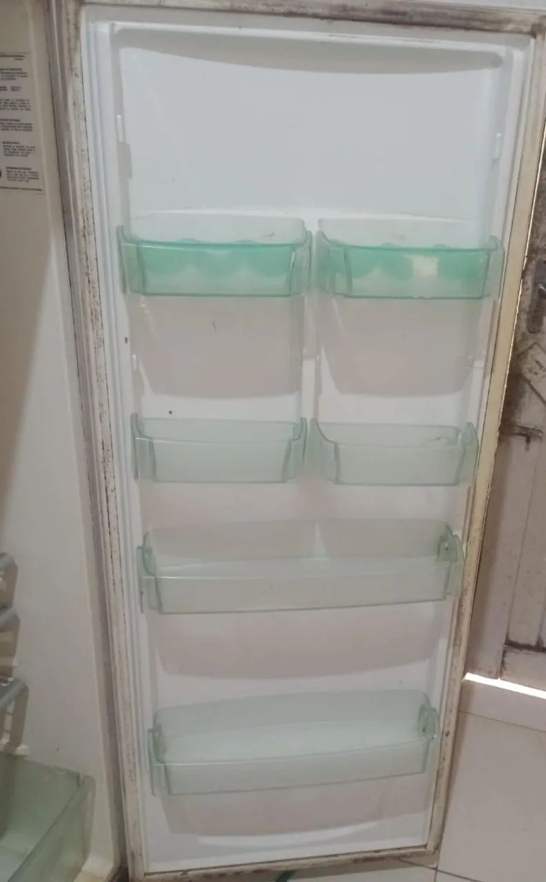 Geladeira usada com algumas marcas de uso porém funcionando perfeitamente  - Foto 4
