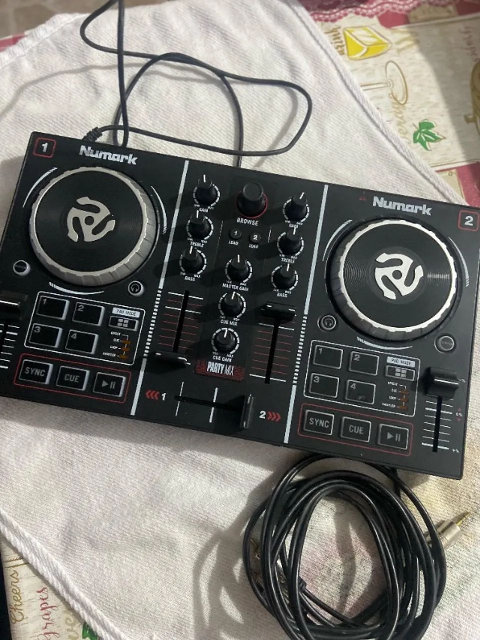Controlador DJ Numark Party Mix II - Plug & Play com Iluminação LED - Foto 2