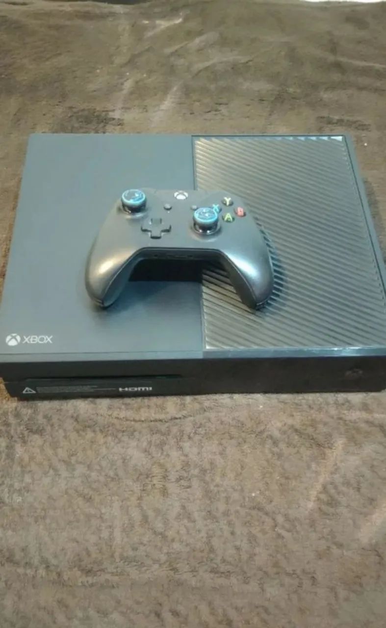 Xbox One com controle original