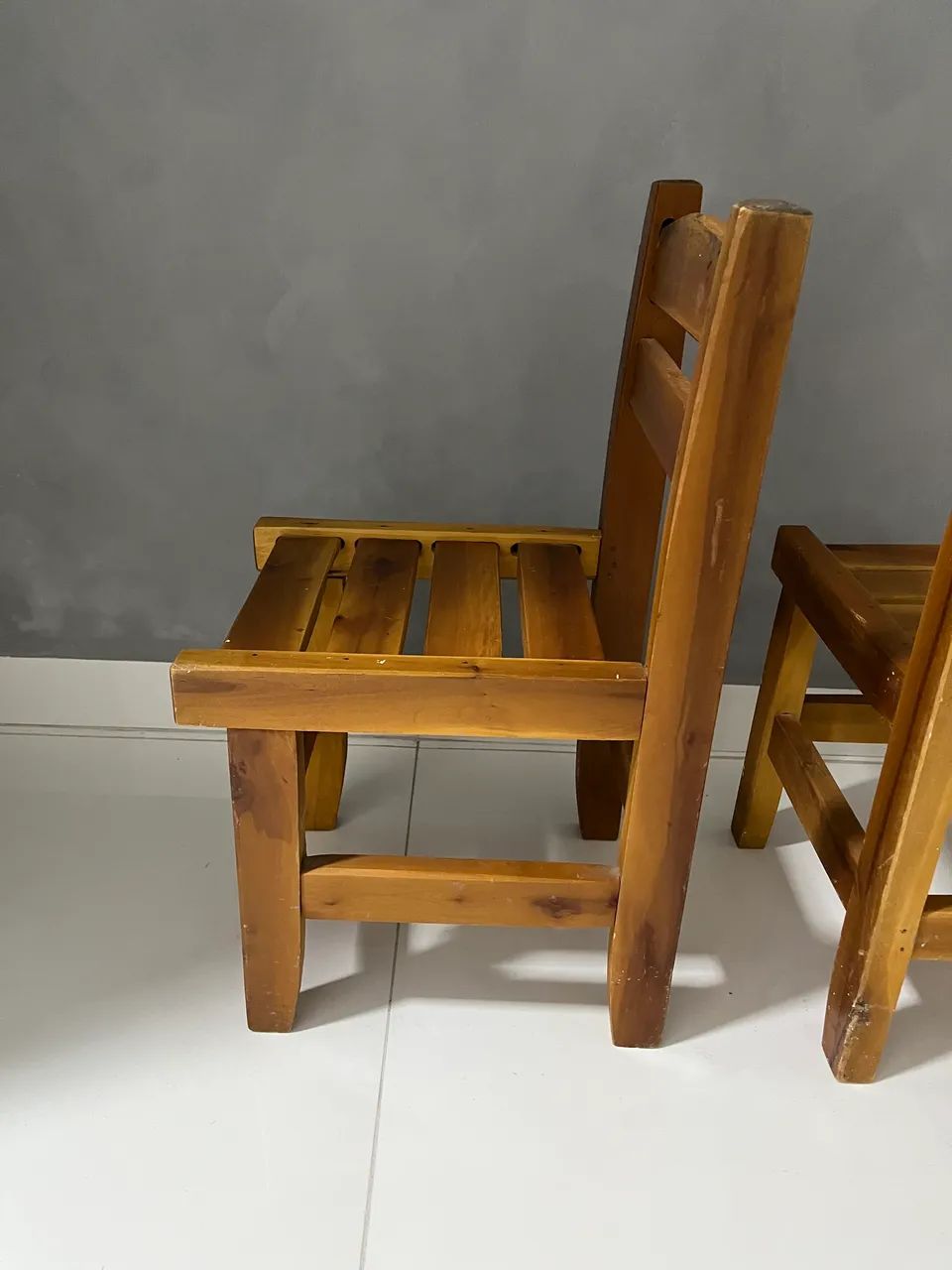 2 Cadeiras infantis de madeira - Foto 3