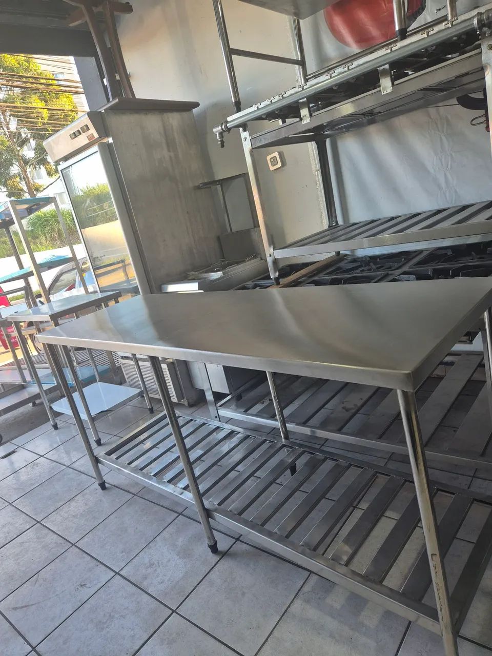 Mesa inox 304 com paneleiro gradeado  - Foto 2