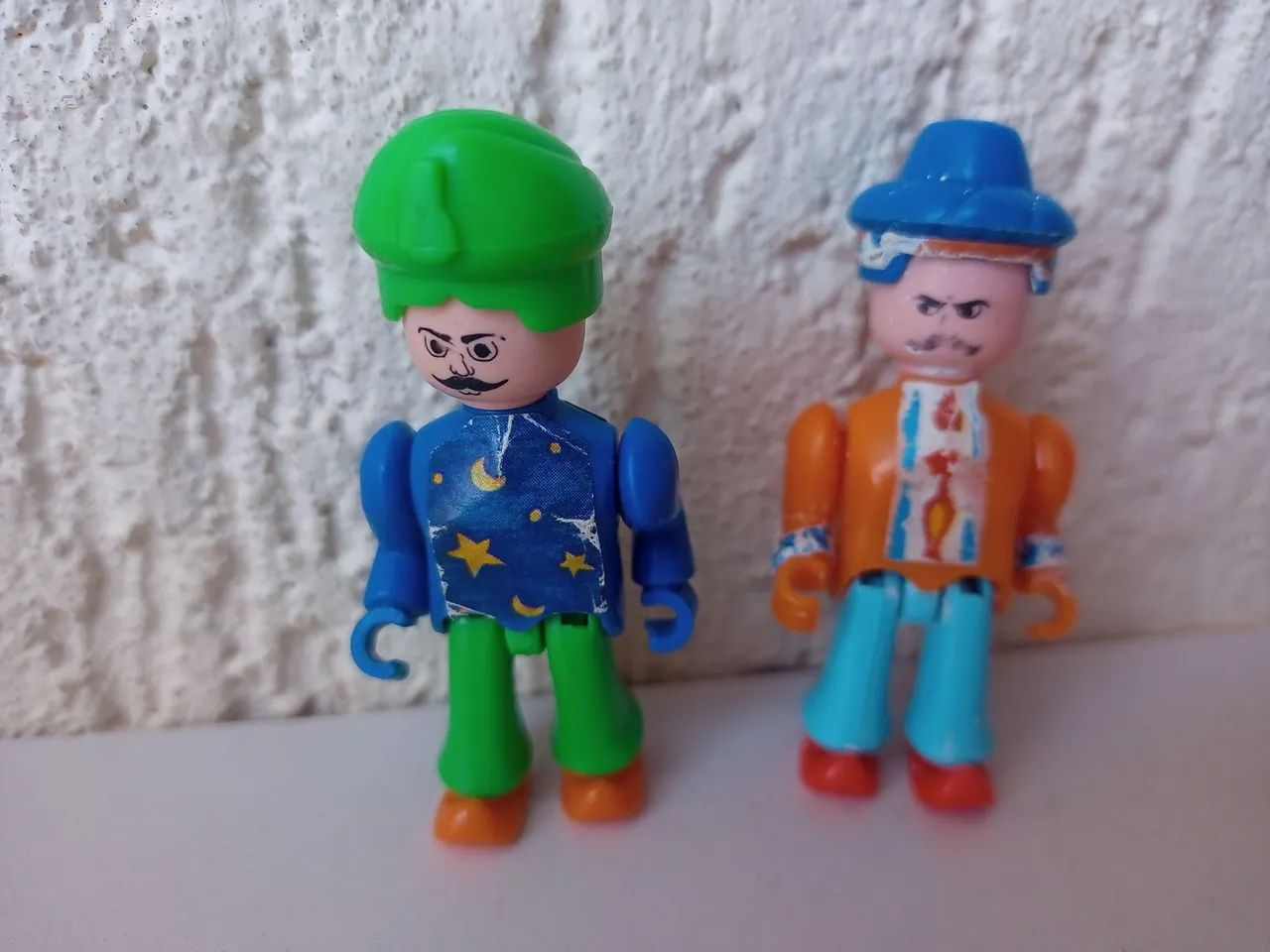Miniaturas  KinderOvo Colecionáveis - Bonecos Antigos