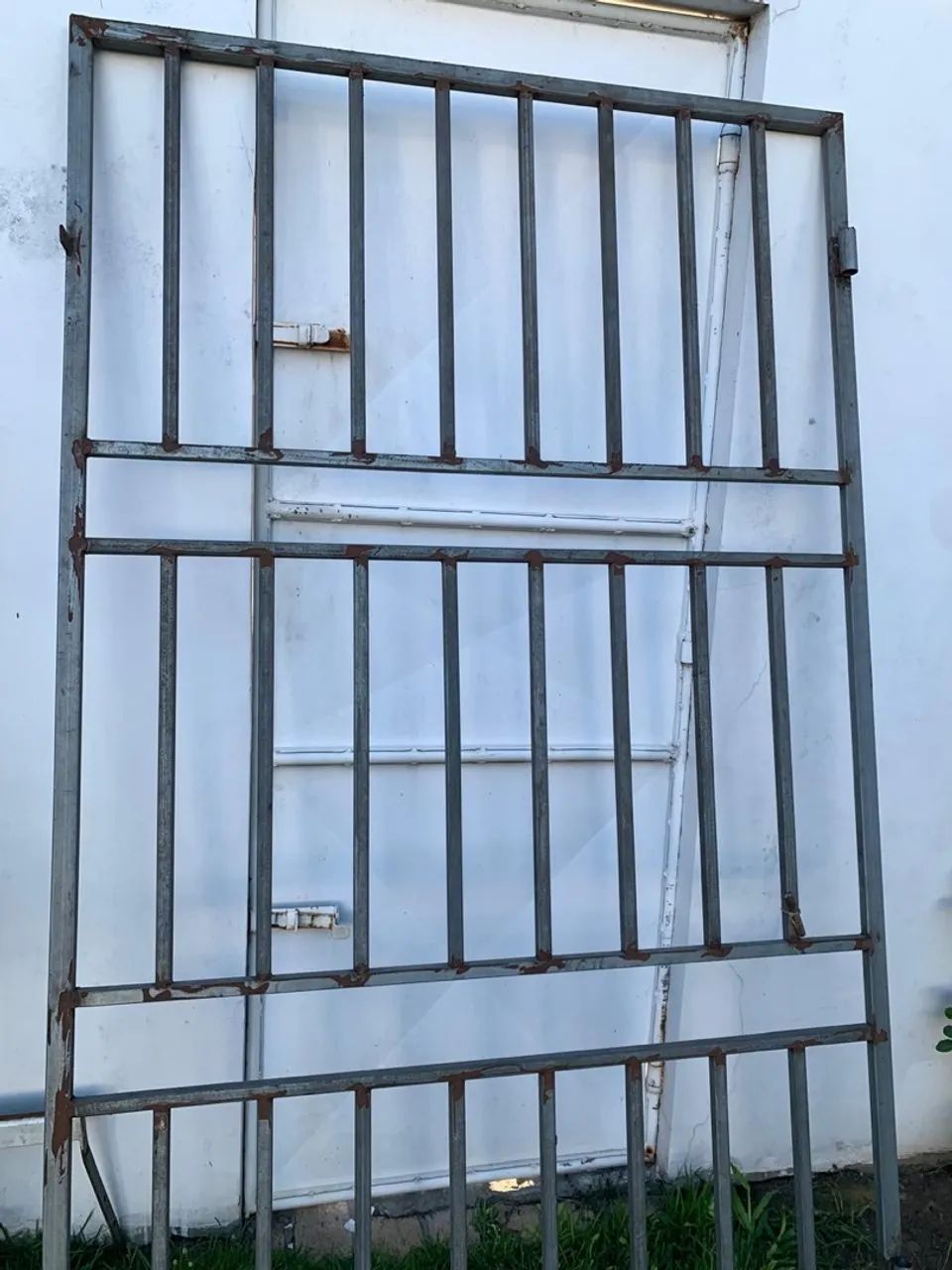 Selling sturdy second-hand iron gates