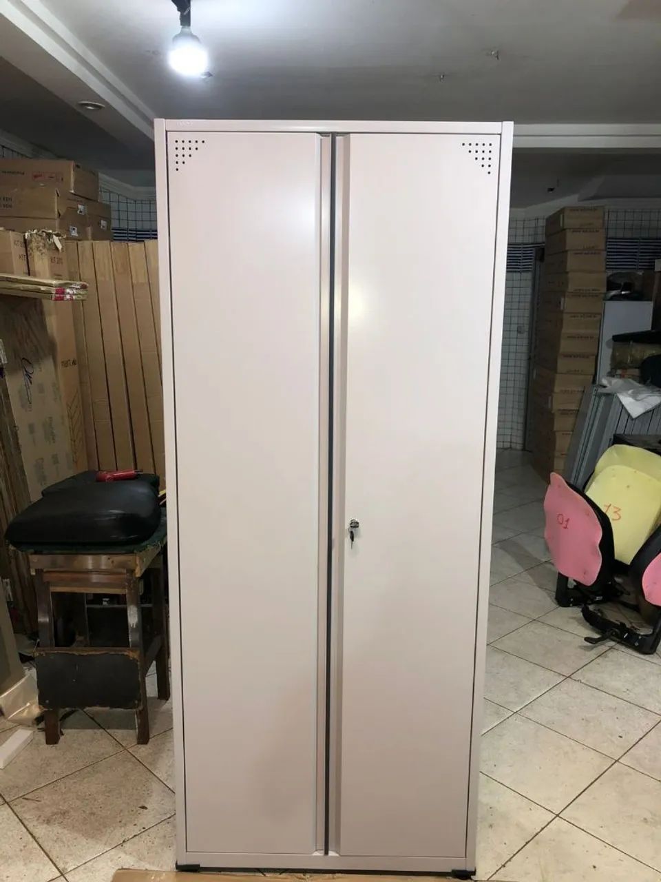 Guarda-Roupa de Aço Branco - Novo e Moderno!