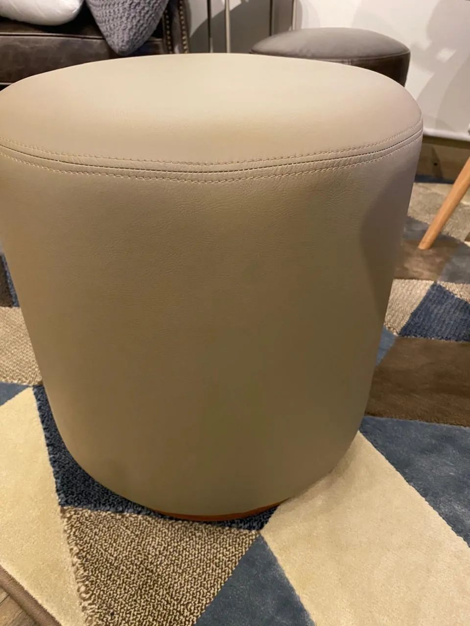 Puf de Couro Premium - Foto 2