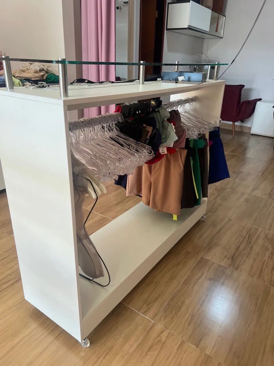 Expositor de roupas para loja e balcão  - Foto 2