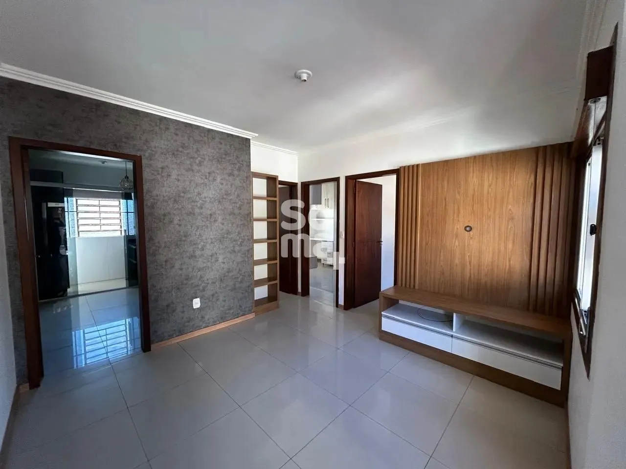 Apartamento de 02 dormitórios semimobiliado disponível para locação!