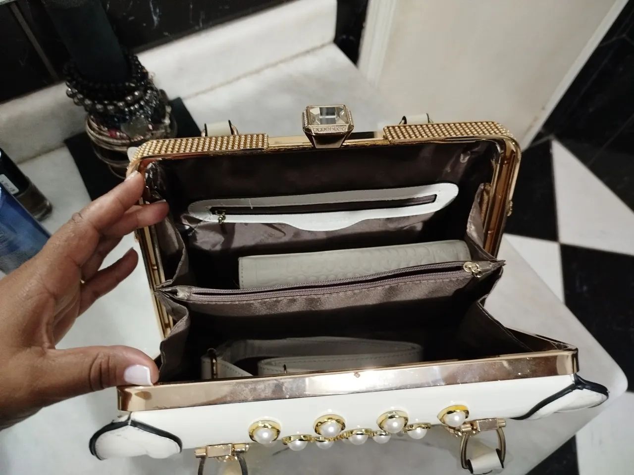 Vendo bolsa com carteira (aceito troca) - Foto 2