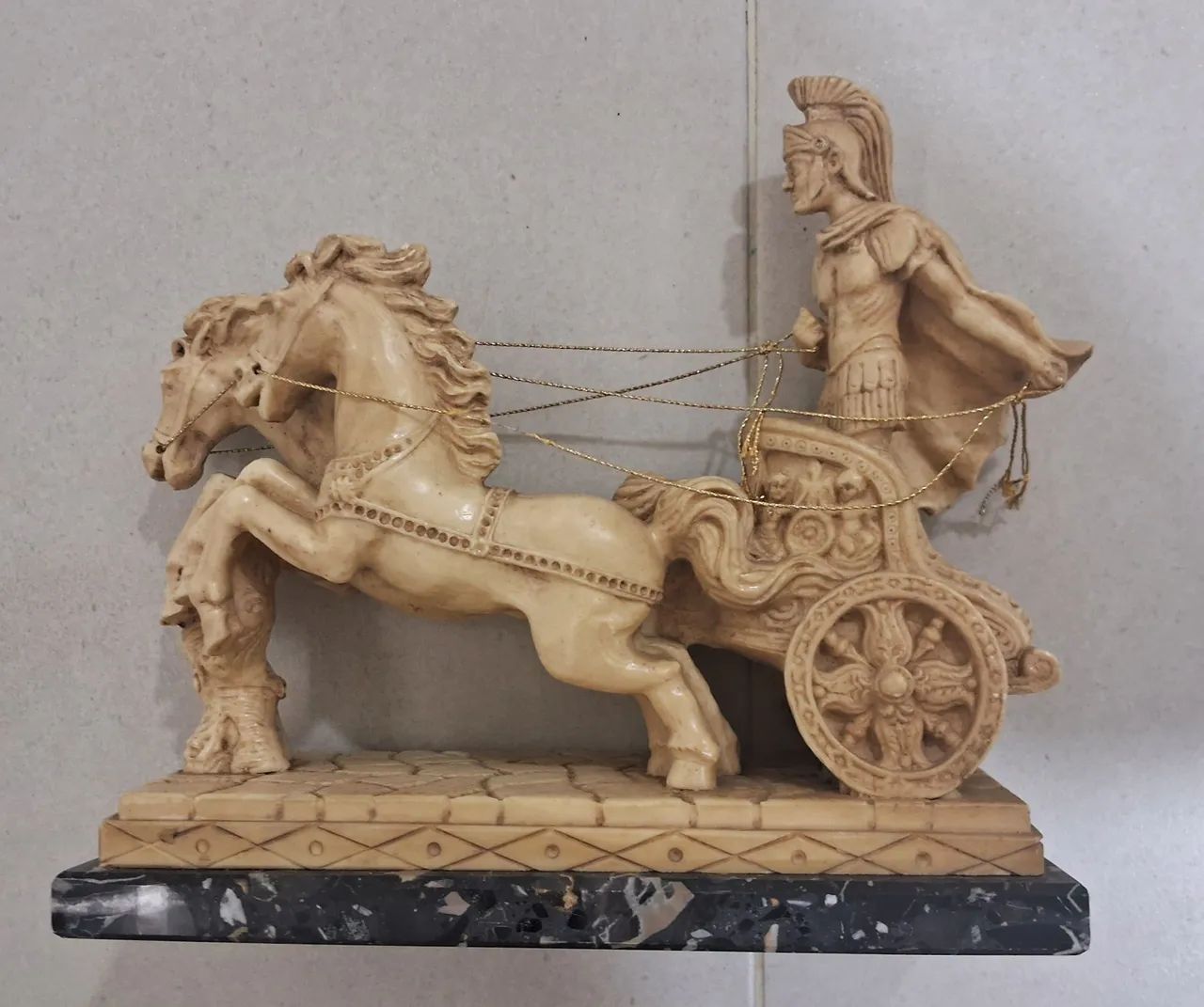 Escultura em pedra  de biga romana - made in Italy - Foto 3