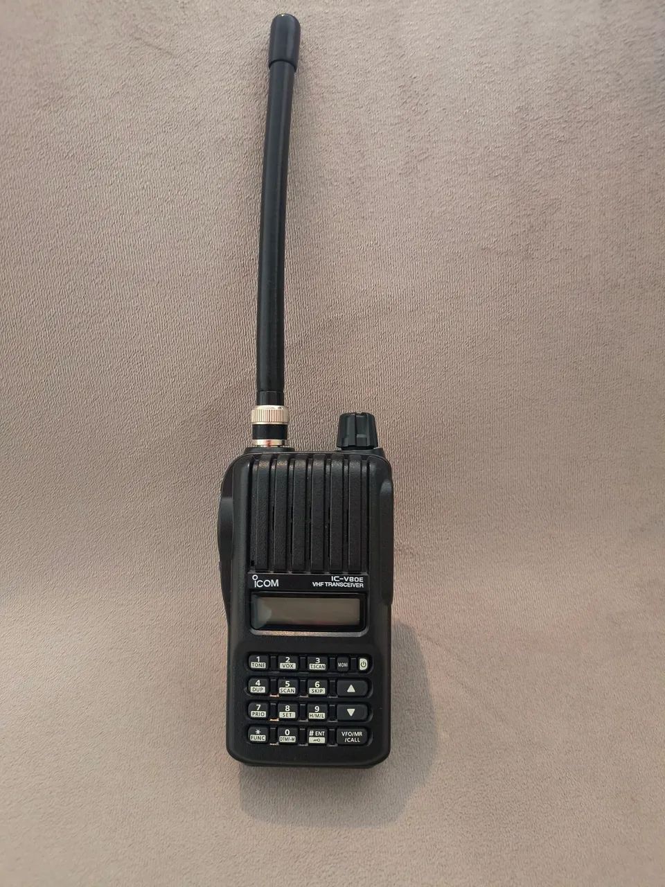 ** Rádio amador ICOM V80 **