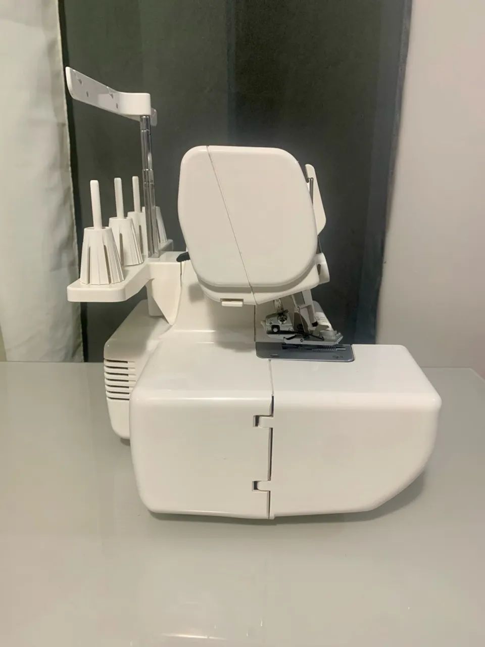 Máquina de Overlock Janome 8002D - Foto 4