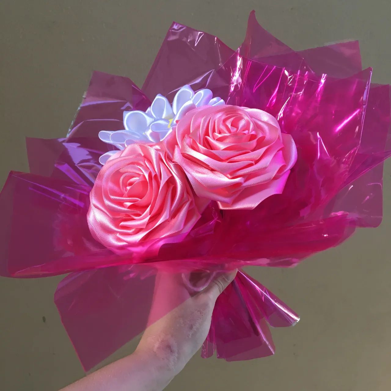 Buquê de Rosas Artesanais em cetim