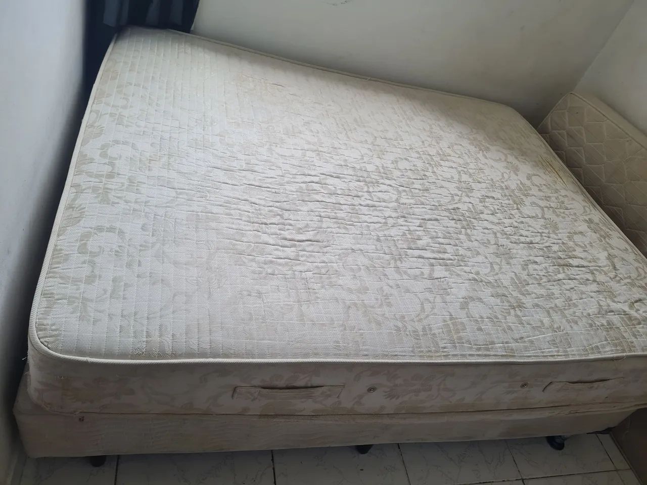 Cama Box Queen molas bonel