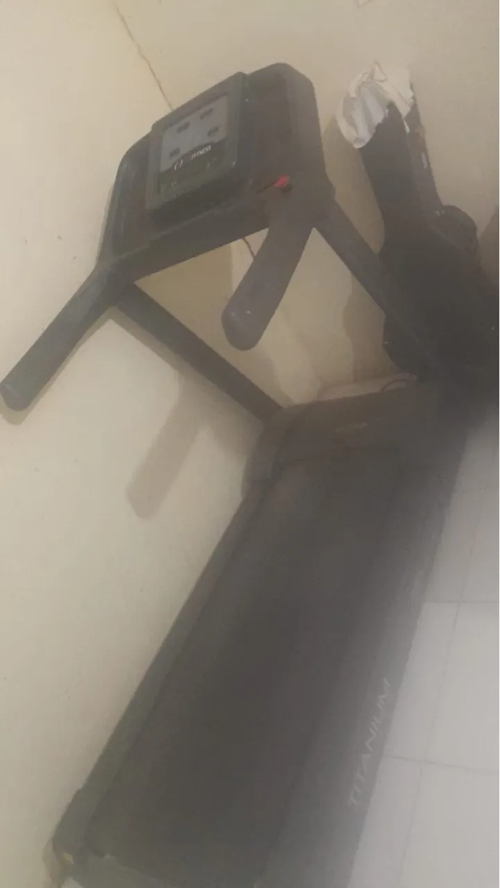 Vendo uma esteira pouco usada