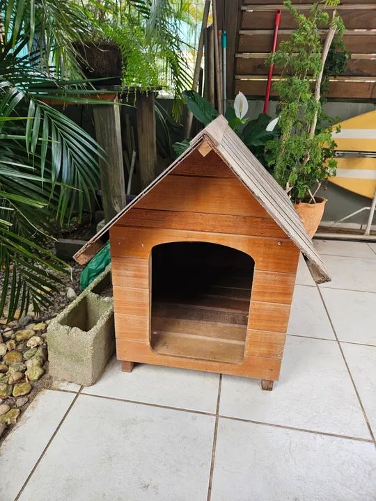 Casinha de cachorro em madeira