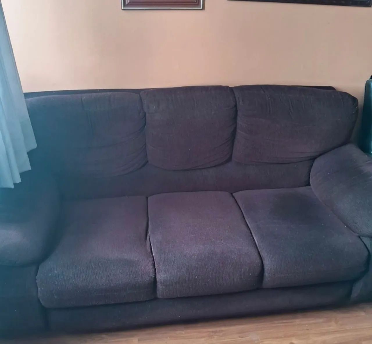 Sofá 3 lugares em tecido cinza