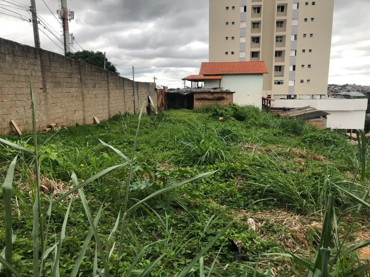 Lote a venda no Bairro Nova Esperança com 420m²