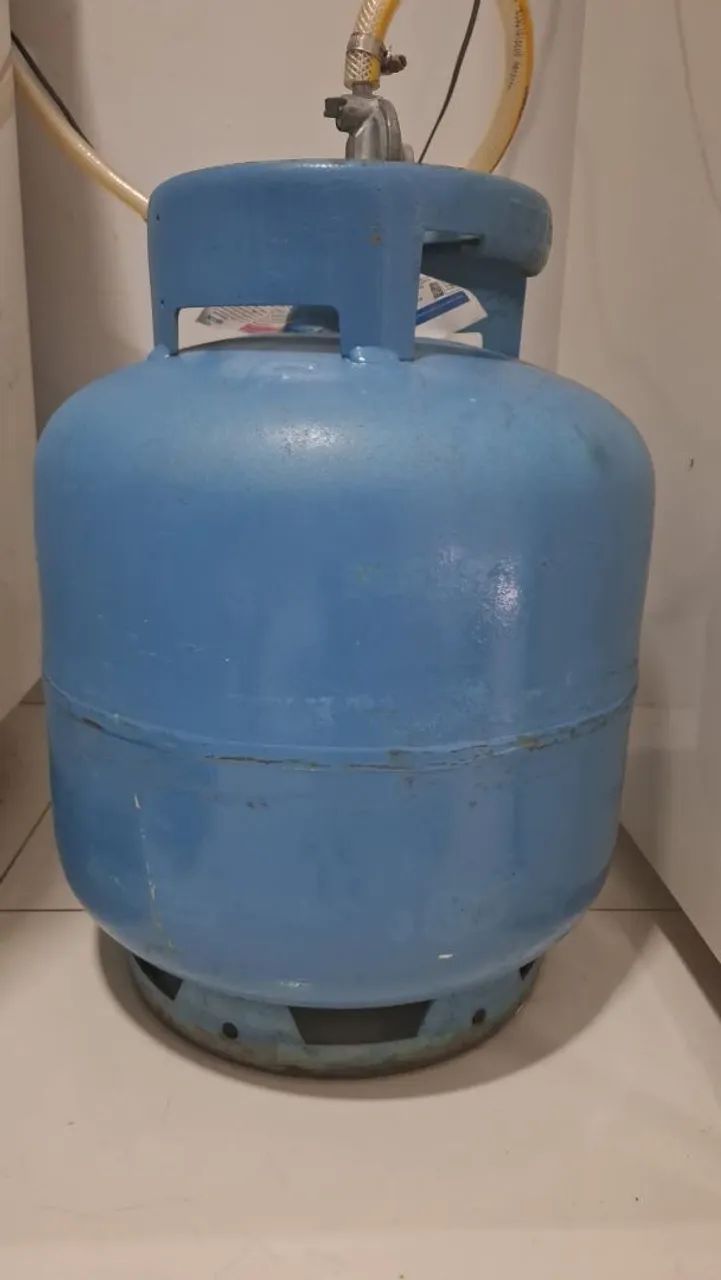 Vendo vasilhame, utilizado apenas metade do conteúdo 