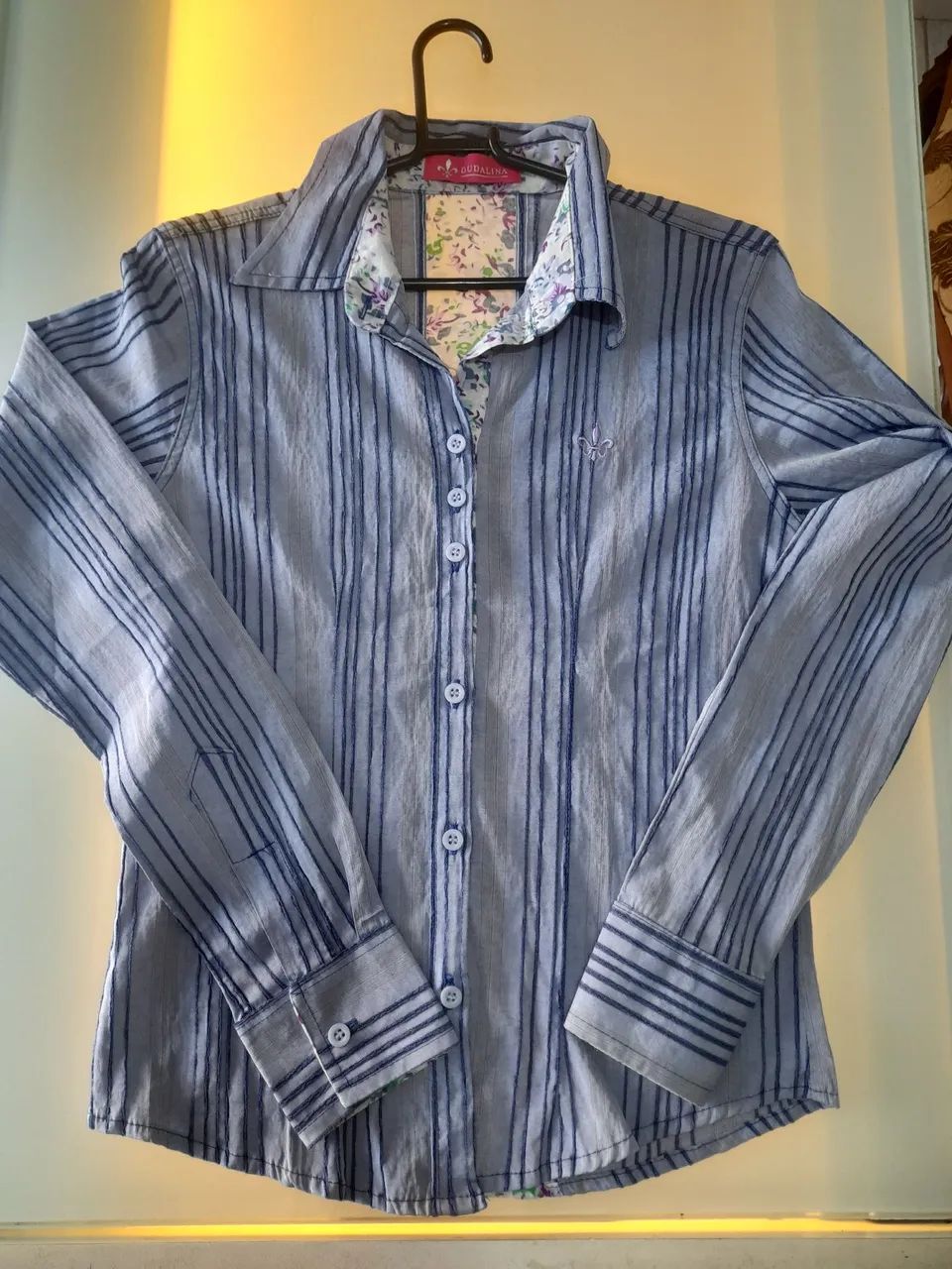 Camisa listrada azul marca: dudalina tam: M 