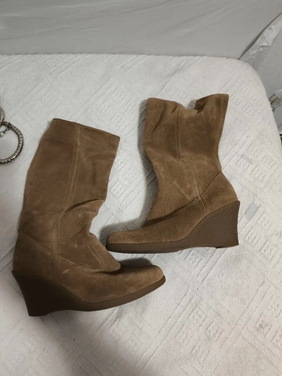 Botas Arezzo 36 camurça marrom com salto anabela - Foto 2